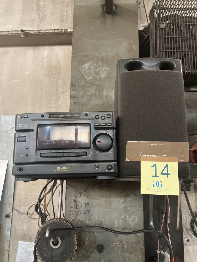 Chaine hifi avec 2 hautparleurs