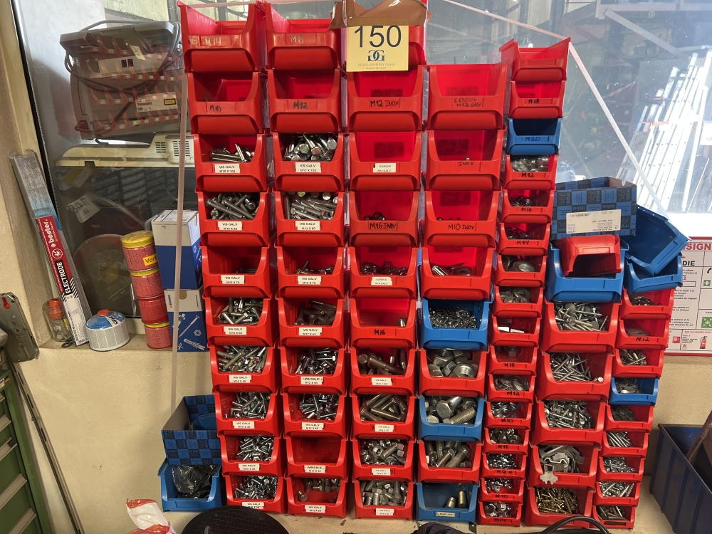 Bacs de rangement avec vis et écrous