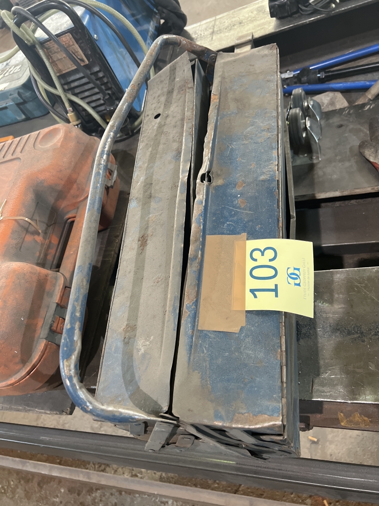 Caisse à outils avec contenu