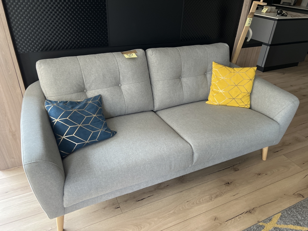 Canapé avec deux coussins