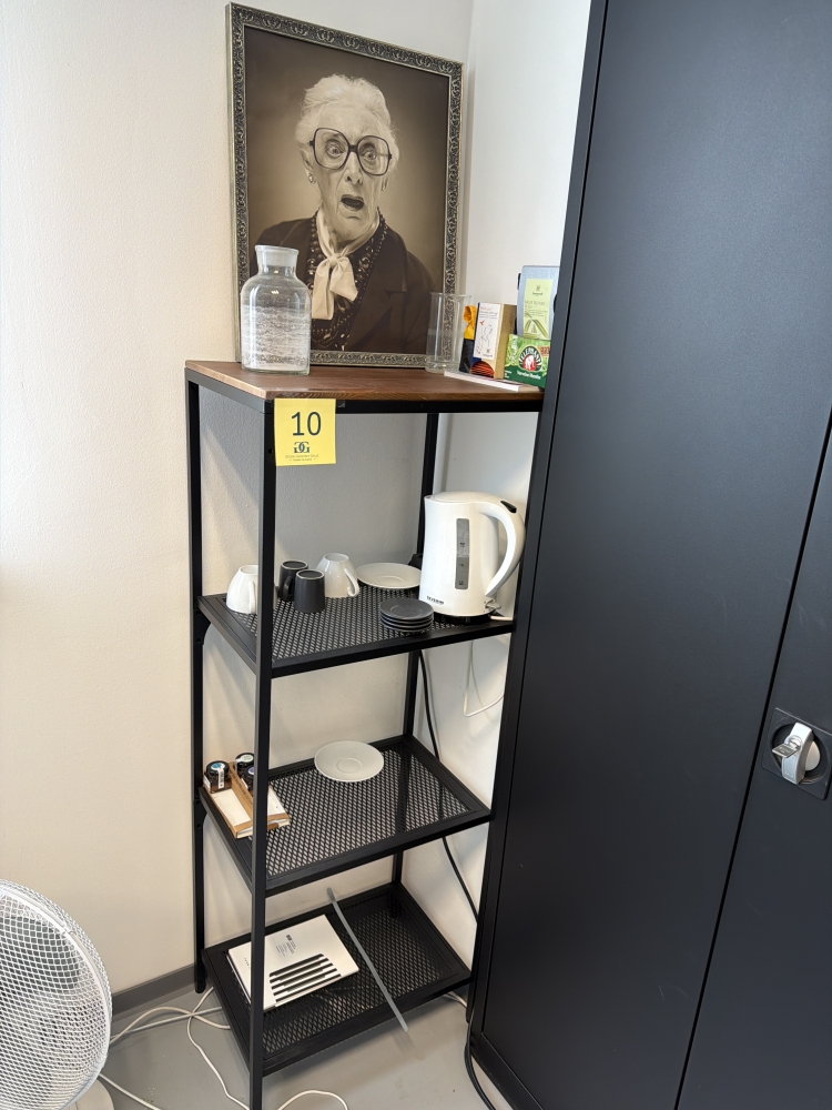 Étagère avec contenu