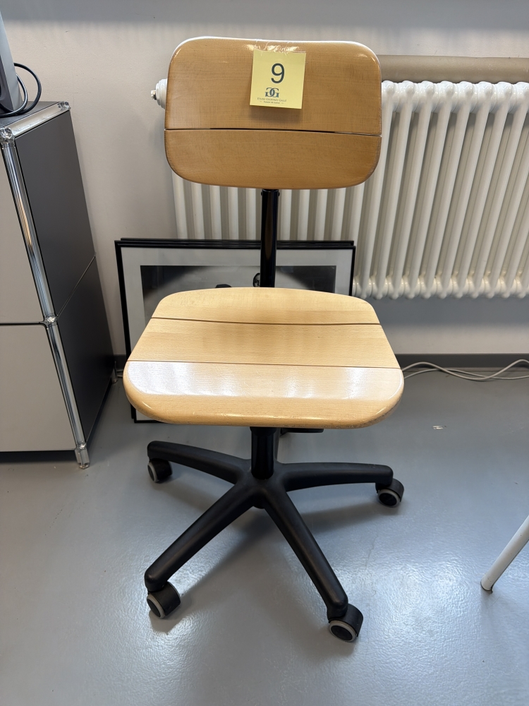 Chaise sur roulettes