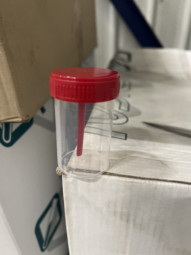 Faeces container 60 ml in PP, red srew cap with spoon