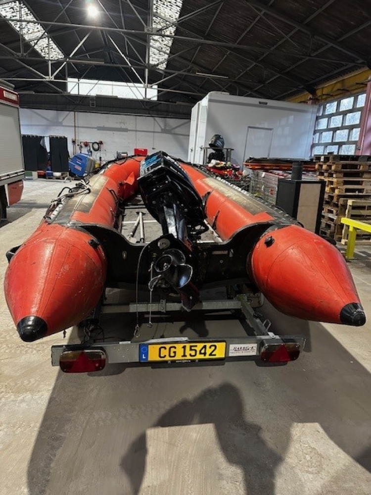 Remorque avec bateau