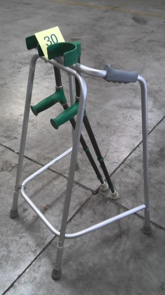 Paire de béquilles & déambulateur