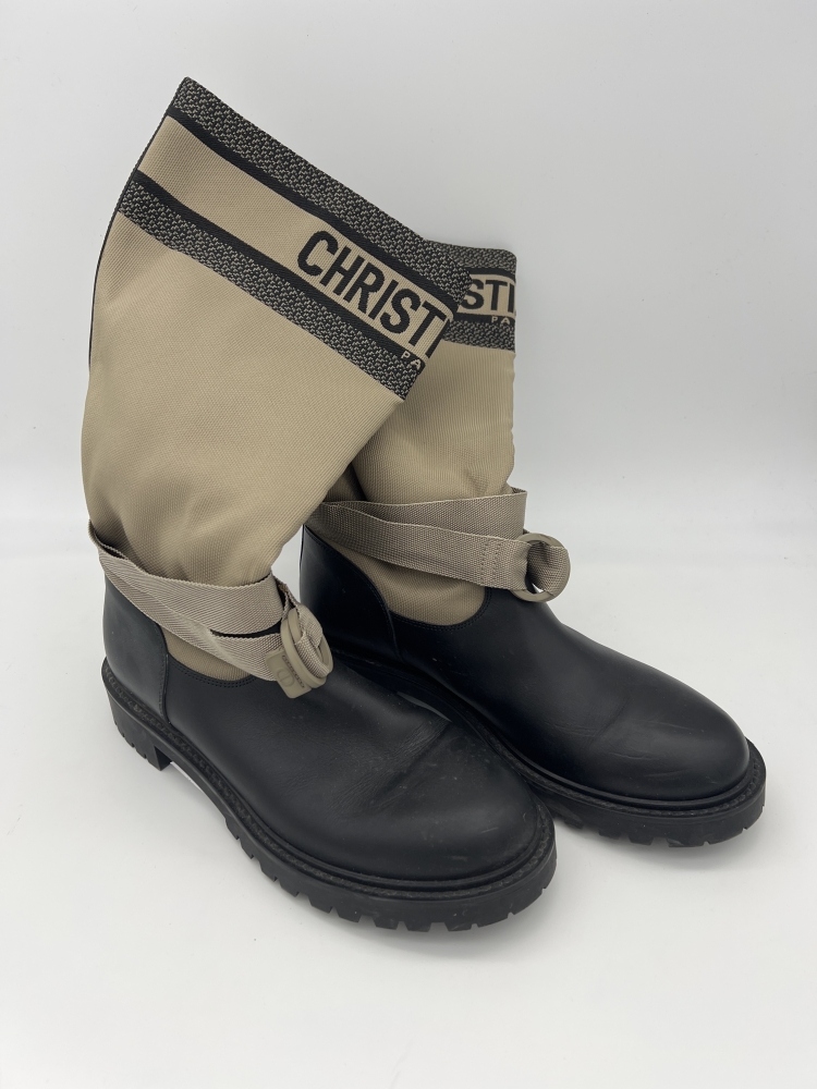 Paire de bottes de couleur noire/brune, de la marque CHRISTIAN DIOR