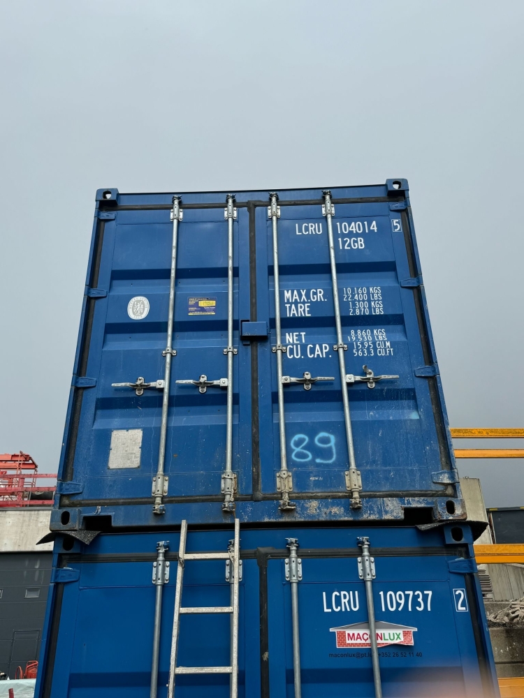 Container