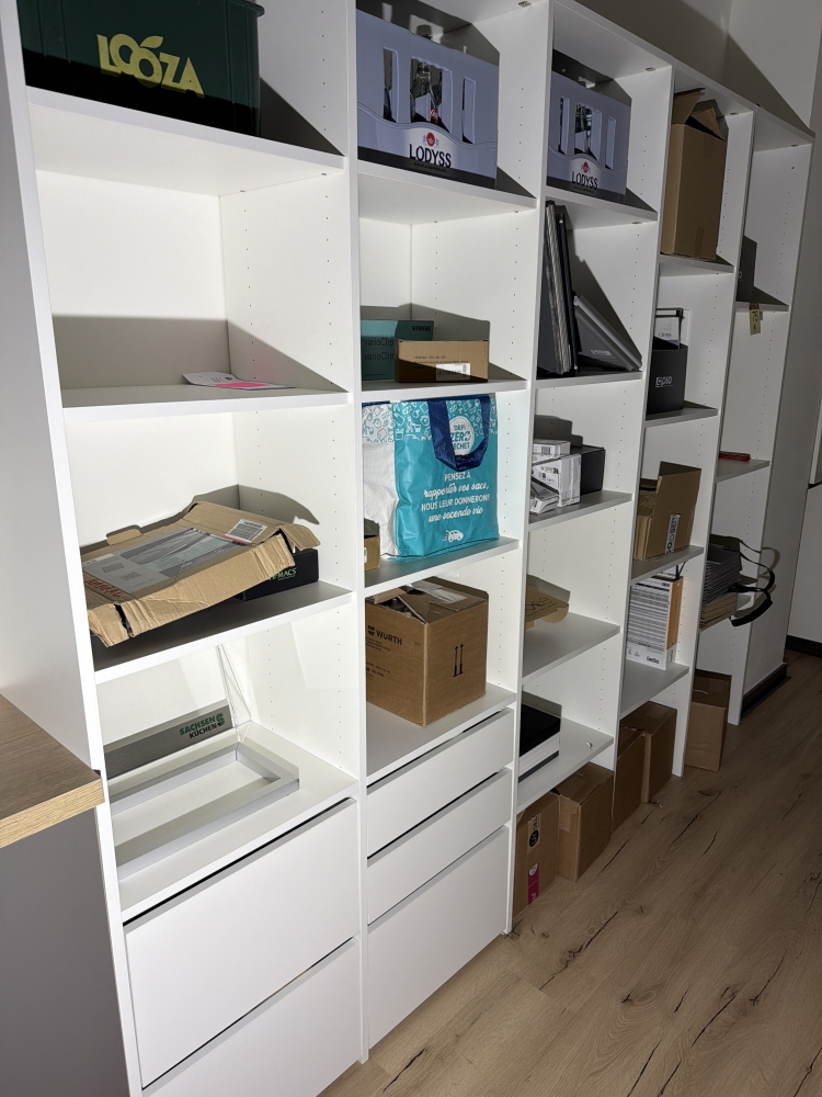 Étagère avec contenu