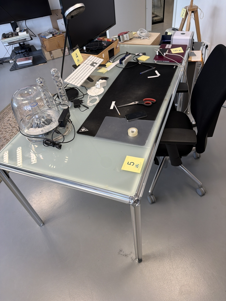 Ensemble bureau avec contenu