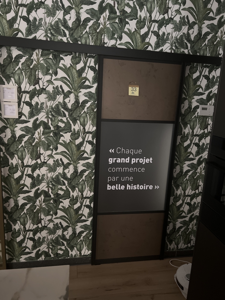 Porte coulissante avec rail