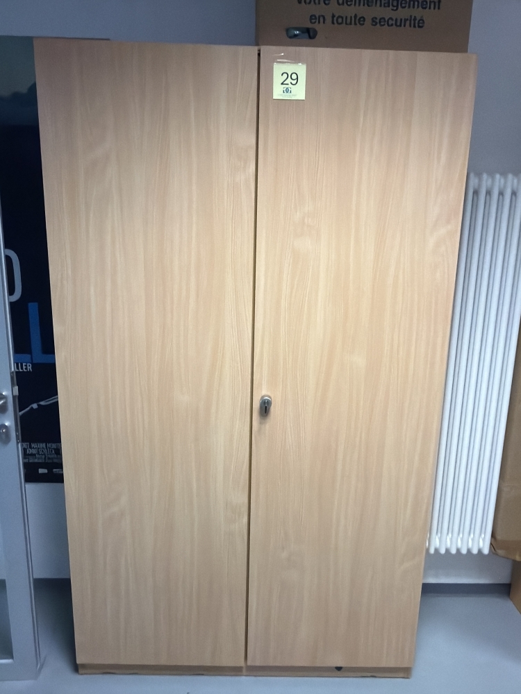 Armoire avec contenu