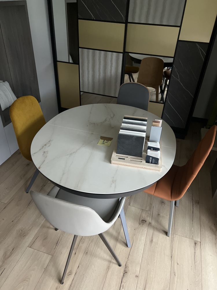 Table avec rallonge et 4 chaises