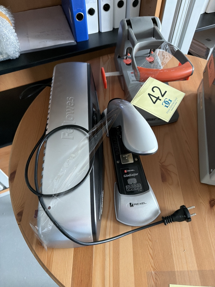 Lot avec lamineuse, agrafeuse et perforatrice