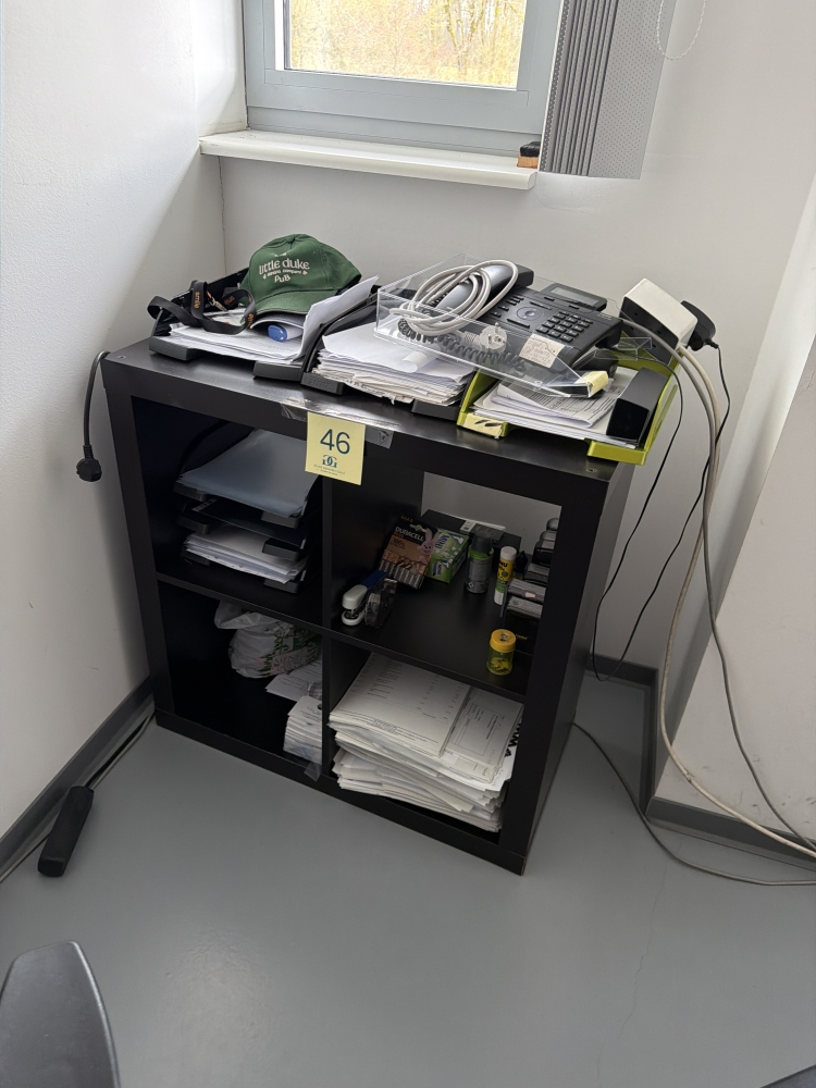 Étagère avec contenu