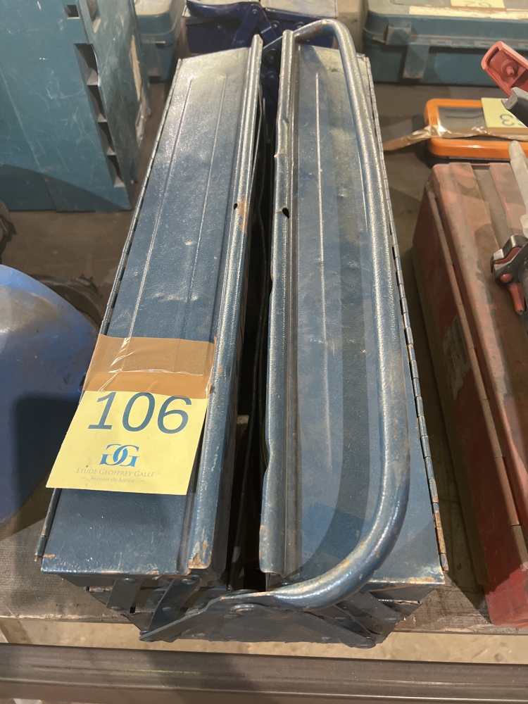 Caisse à outils avec contenu