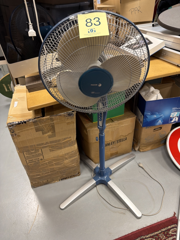 Ventilateur sur pied