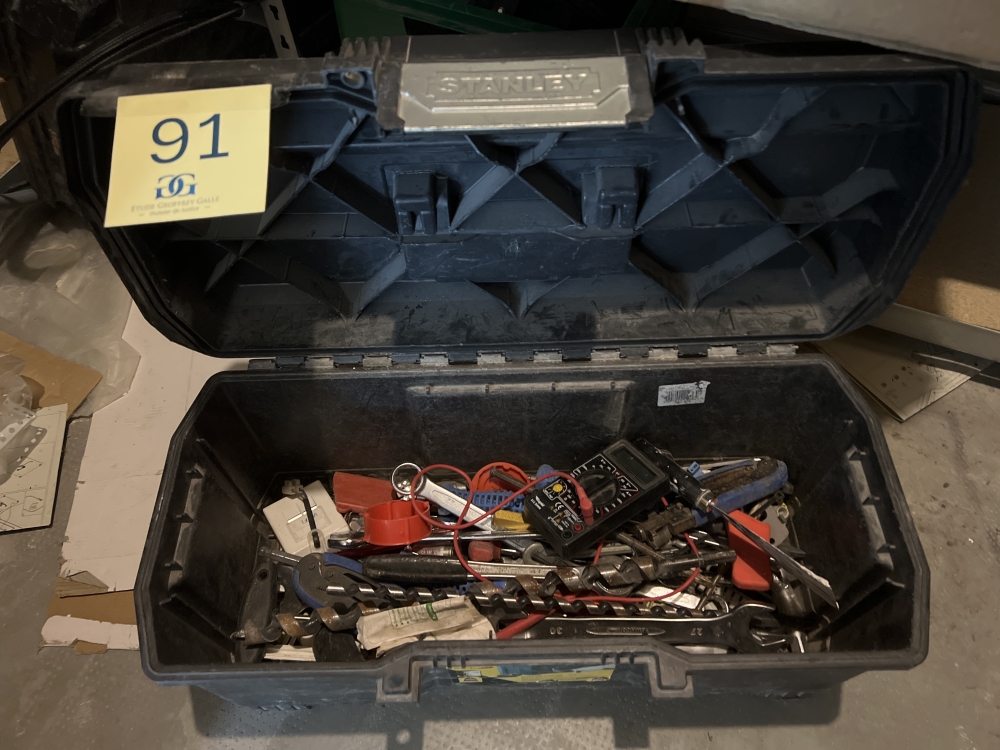 Caisse à outils avec contenu