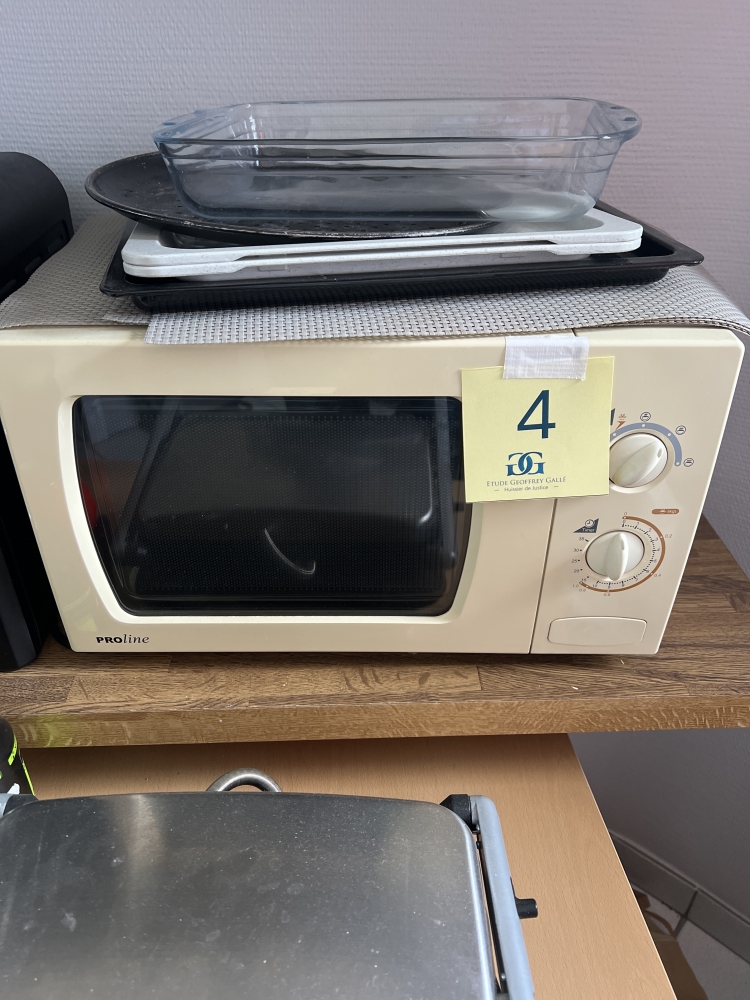 Four à micro-ondes