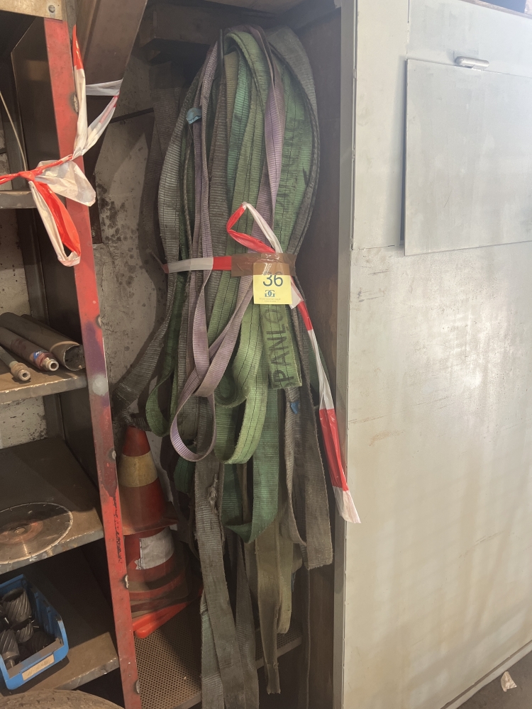 Lot de sangles suspendu