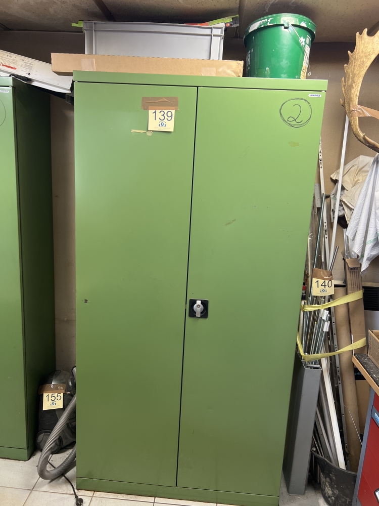 Armoire métallique avec contenu