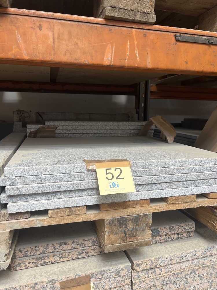 Lot de dalles et plinthes en granite gris 60 x 60