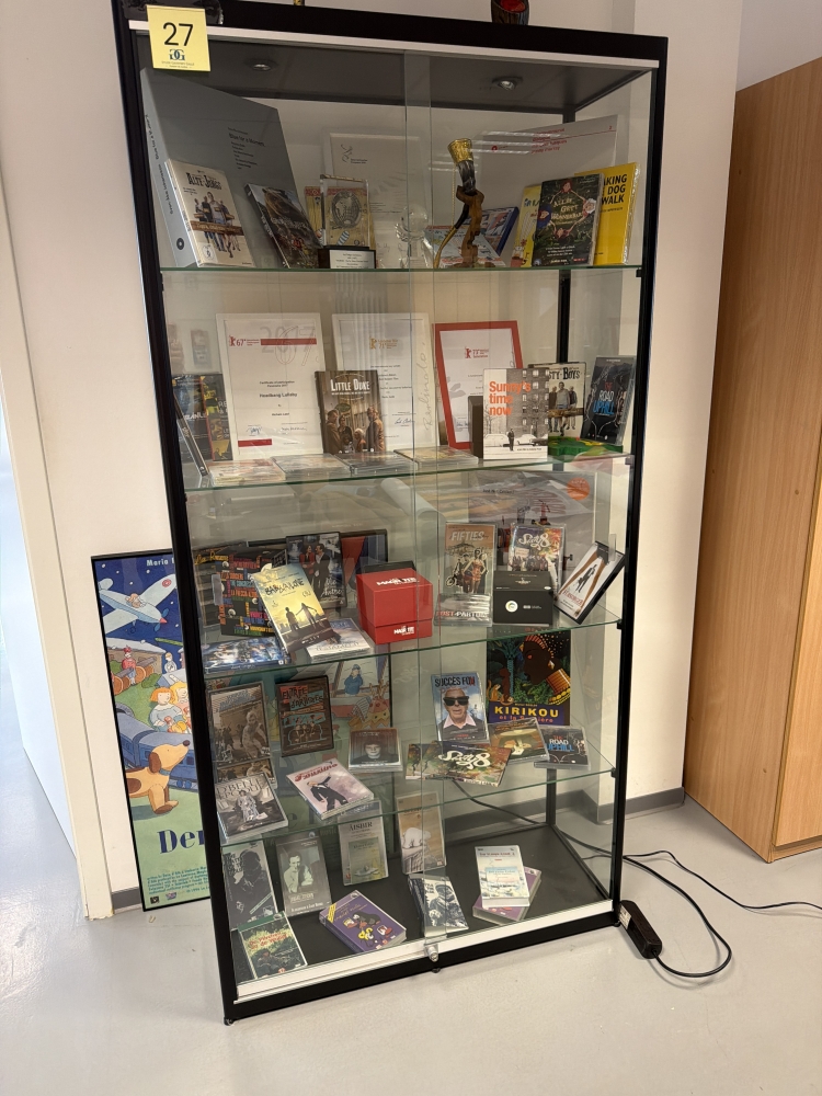 Étagère avec contenu