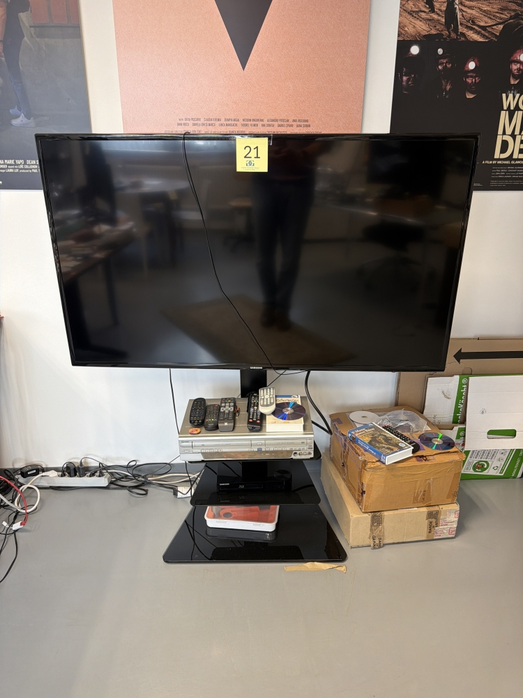 Support avec TV, lecteur VHS/DVD, lecteur DVD