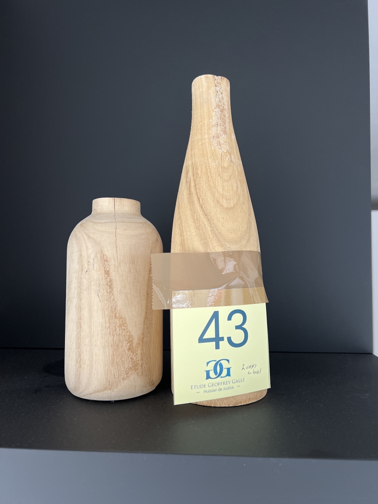 2 vases en bois
