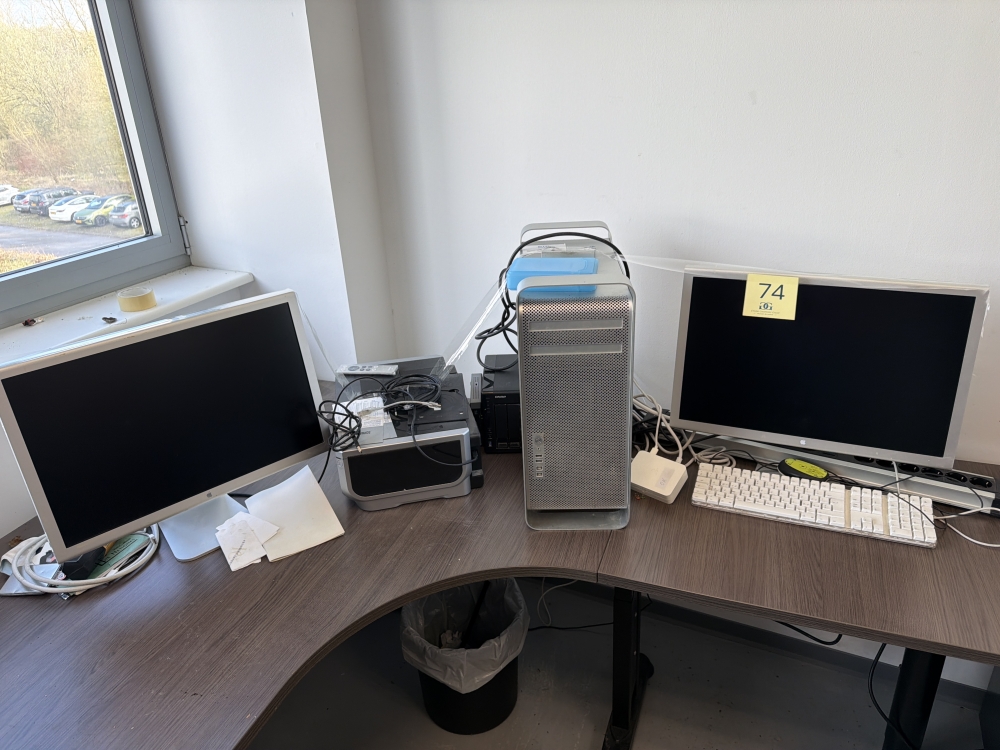 2 écrans, 1 clavier, 1 imprimante, 1 souris