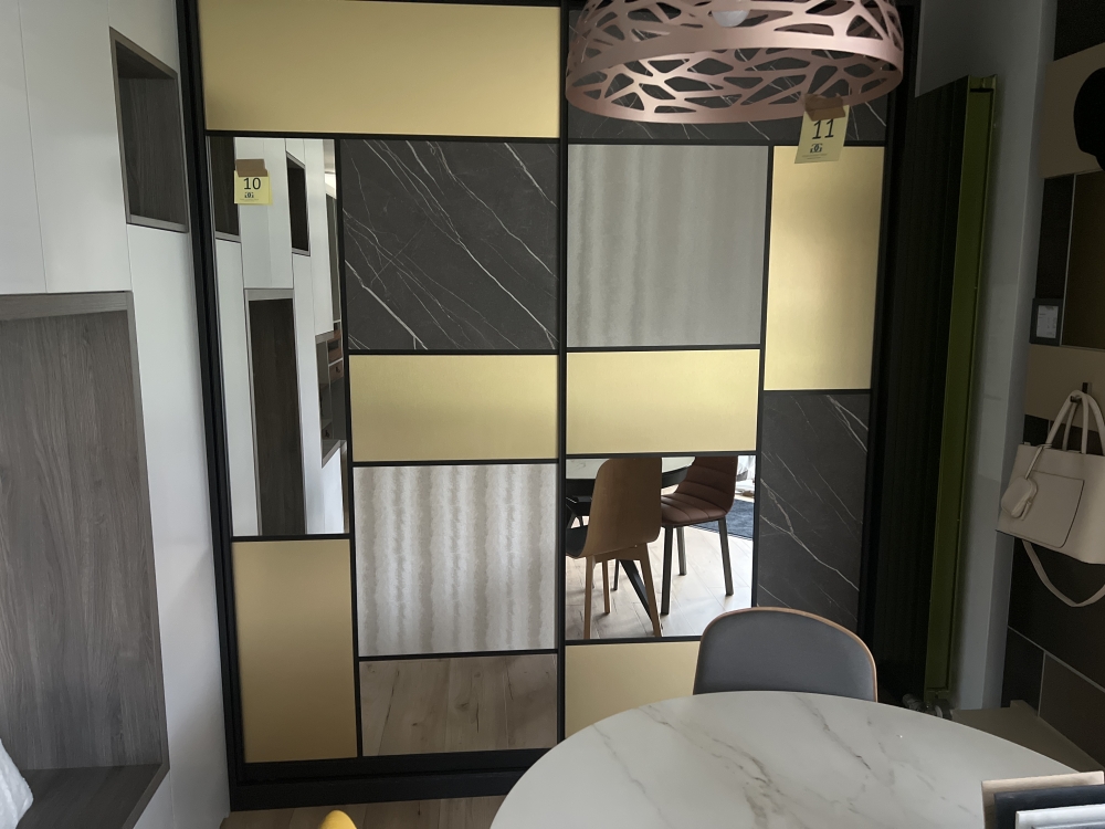 Armoire avec contenu