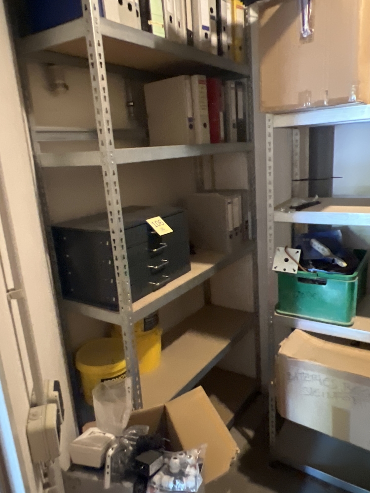 Étagères sans contenu