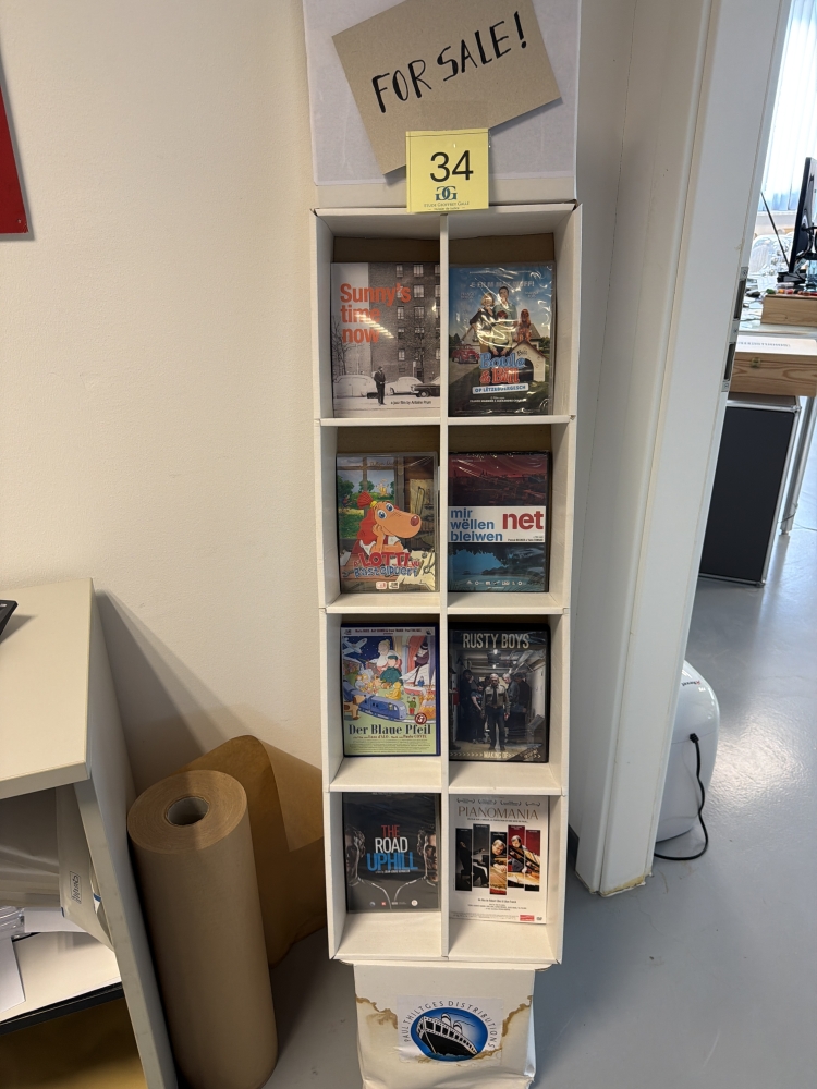 Présentoir avec différents dvds