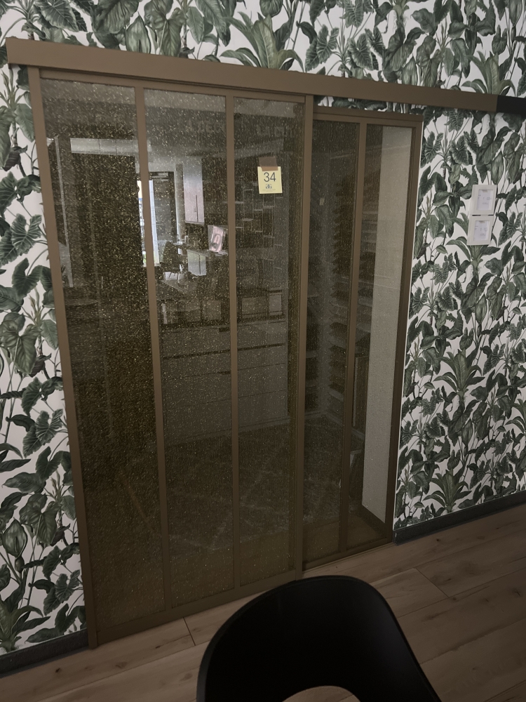 Porte coulissante avec rail et panneau fixe